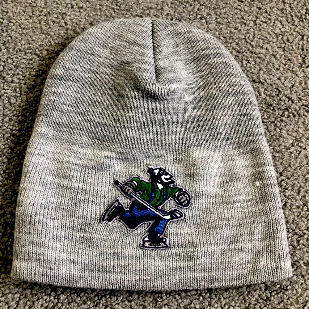New NHL RARE Vancouver Canucks Johnny Canuck hockey player grey knit toq…